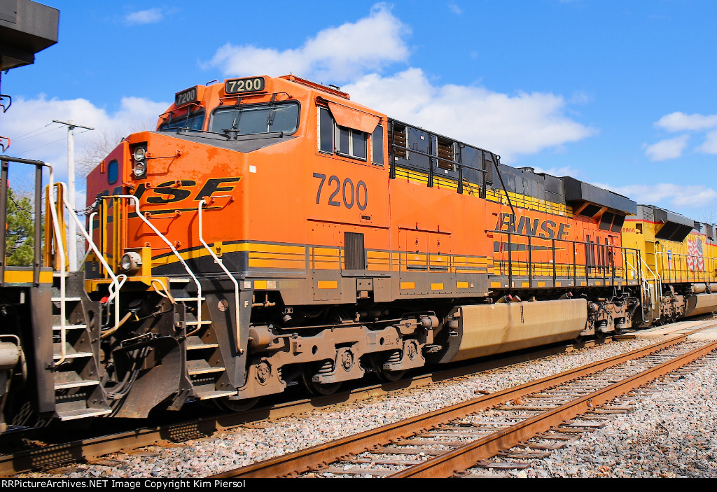 BNSF 7200